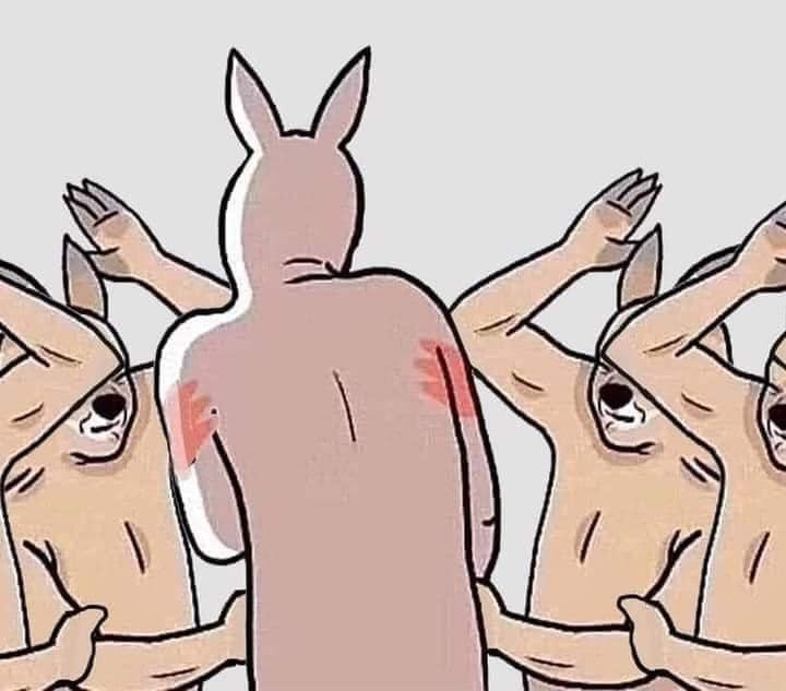 4 người thỏ đánh bạn đến đỏ người, hằn vết tay