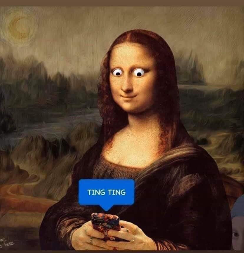 Nàng Mona Lisa trố mắt nhìn điện thoại có tin nhắn ting ting