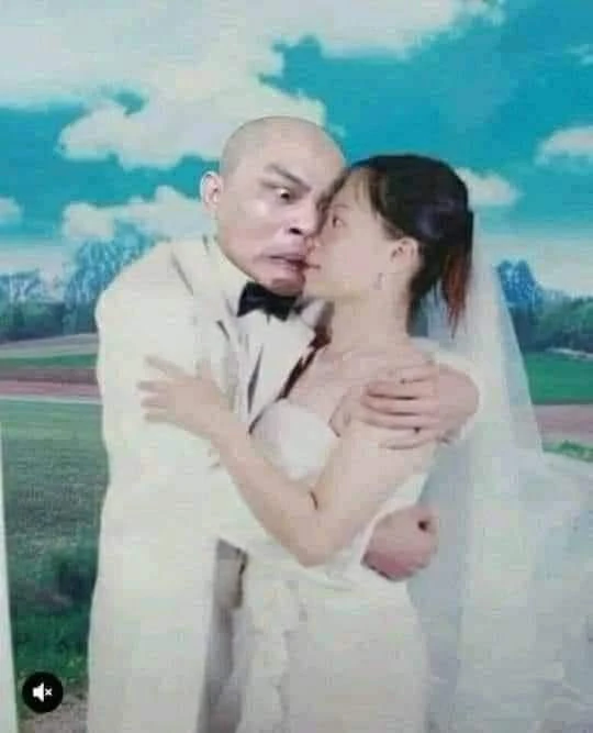 Ảnh cưới của Tiến Bịp trợn mắt hôn cô dâu